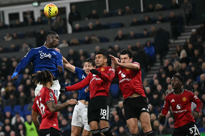 Manchester United (MU) kembali ke empat besar berkat gol Benjamin Sesko yang menaklukkan Everton dengan skor 1-0 pada pekan ke-27 Liga Inggris di Stadion Hill Dickinson, Liverpool, Senin, 23 Februari 2026 waktu setempat.