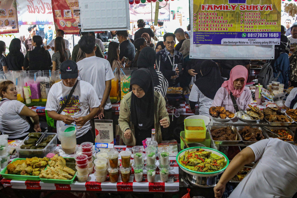 Setiap Ramadan, kawasan ini dipenuhi beragam pilihan takjil, mulai dari menu tradisional hingga kuliner kekinian.