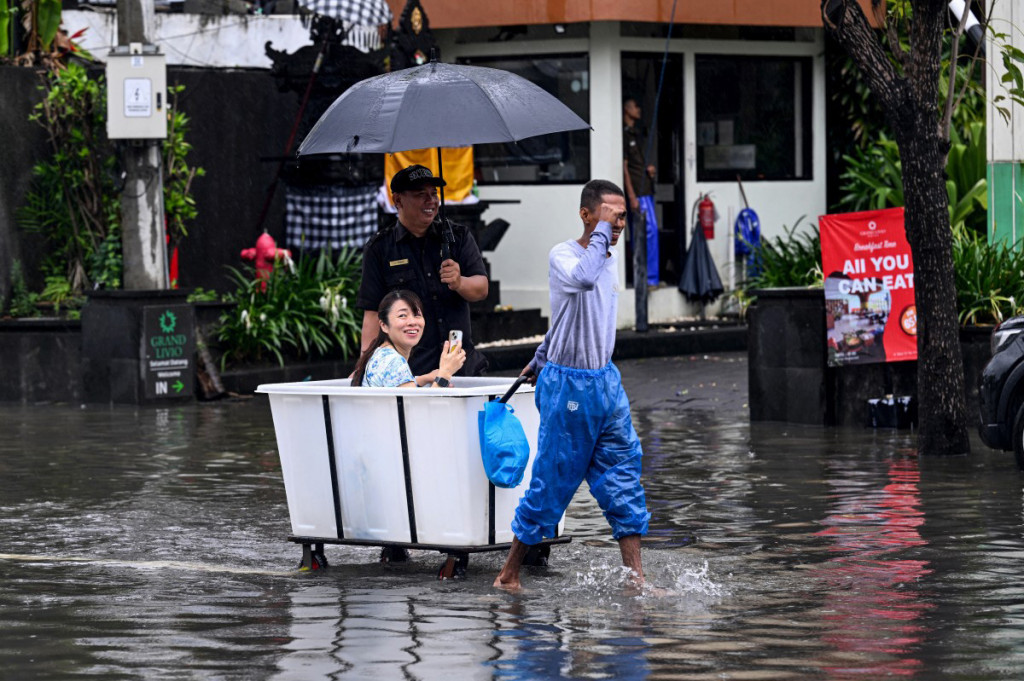 Berdasarkan data Badan Penanggulangan Bencana Daerah (BPBD) Provinsi Bali, puluhan titik di Denpasar Selatan terendam banjir dengan ketinggian bervariasi.