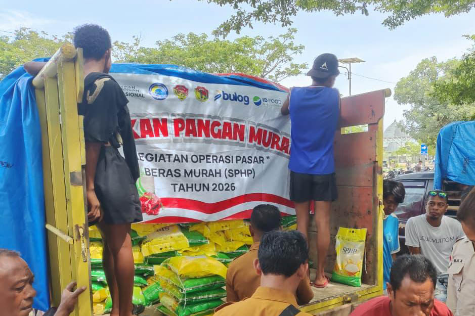 Dalam kegiatan tersebut, PLBN Motaain menyalurkan beras program Stabilisasi Pasokan dan Harga Pangan (SPHP) kemasan 5 kilogram dengan harga Rp60.000 per sak. Total beras yang disiapkan mencapai 9 ton atau setara 1.800 sak.