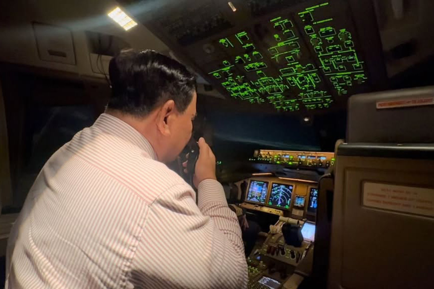 Memasuki wilayah udara Yordania, Pesawat Kepresidenan Republik Indonesia mendapatkan pengawalan kehormatan dari pesawat tempur F-16 milik Angkatan Udara Kerajaan Yordania Hasyimiah. Pengawalan udara tersebut menjadi simbol penghormatan tinggi dari pemerintah Yordania kepada Presiden Prabowo dan bangsa Indonesia.