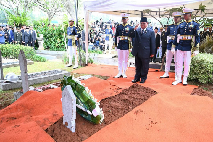 Almarhum berpulang dalam usia 90 tahun di RSPAD Gatot Soebroto, pada hari yang sama, pukul 06.58 WIB.