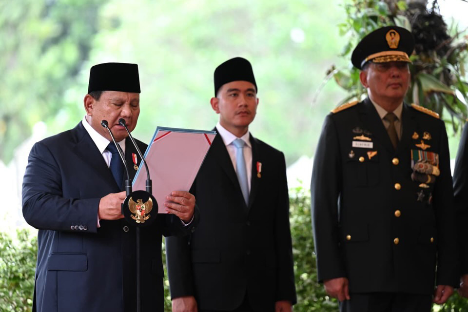 Presiden Prabowo Subianto memimpin upacara pemakaman almarhum Try Sutrisno, Wakil Presiden ke-6 Republik Indonesia di Taman Makam Pahlawan Nasional Utama (TMPNU) Kalibata, Jakarta, pada Senin, 2 Maret 2026. 