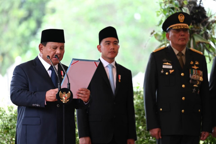 Presiden Prabowo Subianto memimpin upacara pemakaman almarhum Try Sutrisno, Wakil Presiden ke-6 Republik Indonesia di Taman Makam Pahlawan Nasional Utama (TMPNU) Kalibata, Jakarta, pada Senin, 2 Maret 2026. 