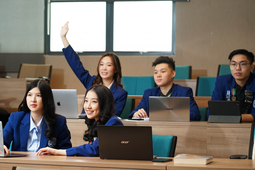 Pencapaian ini menempatkan Universitas Prasetiya Mulya dalam jajaran sekolah bisnis global yang memenuhi standar mutu internasional yang ketat.