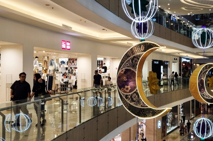 Pengeluaran konsumen sepanjang bulan suci dan periode Idulfitri diperkirakan meningkat karena didorong adopsi pembayaran digital yang semakin luas, aktivitas belanja yang lebih kuat pada akhir bulan, dan meningkatnya permintaan dari sector perjalanan (travel).