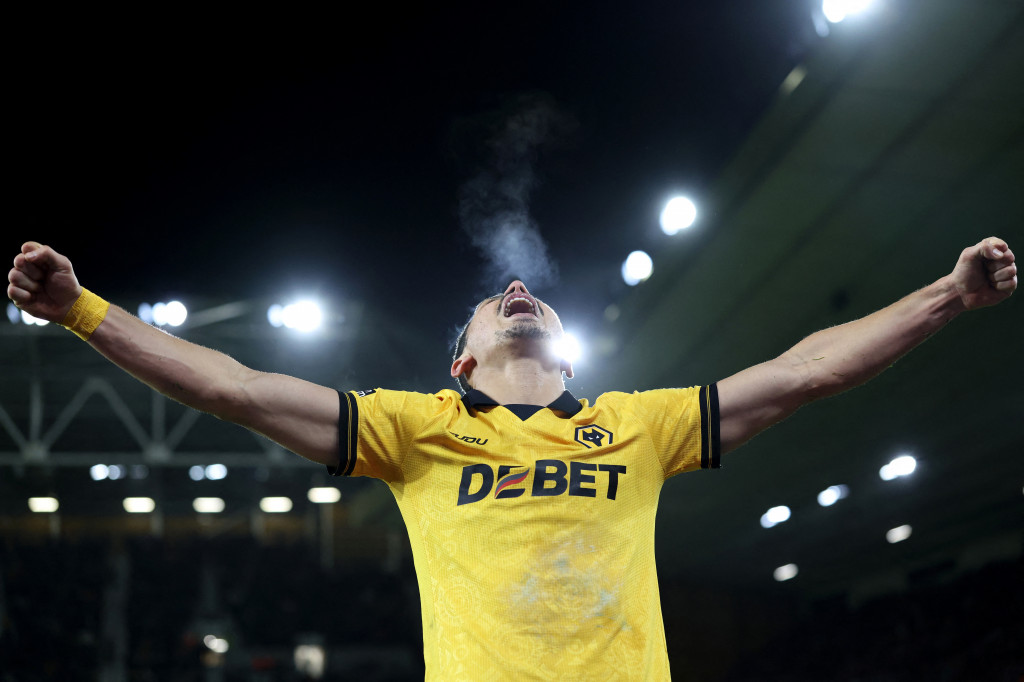 Pada waktu tambahan babak kedua, Wolves berhasil mengunci kemenangan lewat tendangan Andre Trindade yang sempat mengenai kaki Joe Gomez dan mengubah skor menjadi 2-1 di menit 90+4 yang bertahan hingga laga usai. 