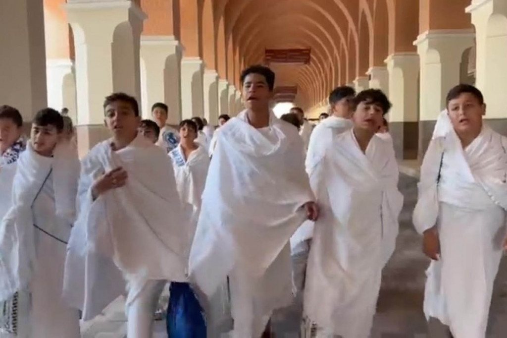 Selain bantuan tersebut, DT Peduli juga menyalurkan bantuan musim dingin serta menggagas program umrah bagi anak-anak Palestina yang berada di wilayah perbatasan Yordania. Program ini menjadi bagian dari upaya menghadirkan dukungan kemanusiaan lintas negara.