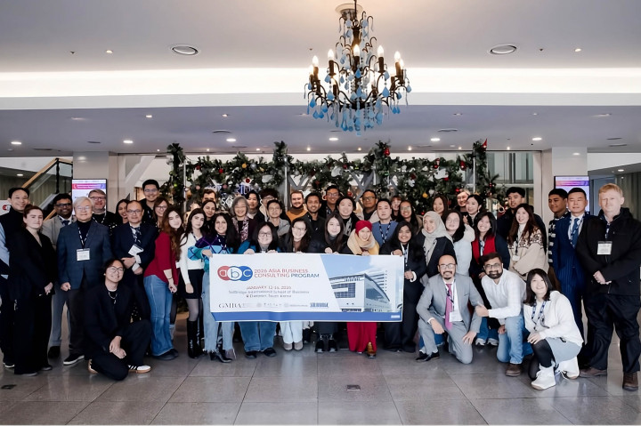 Sebanyak 12 mahasiswa program magister dari Universitas Prasetiya Mulya mengikuti Asia Business Case (ABC) Program, sebuah program imersi bisnis global berbasis studi kasus yang mempertemukan mahasiswa pascasarjana dari tiga institusi terkemuka di Asia.