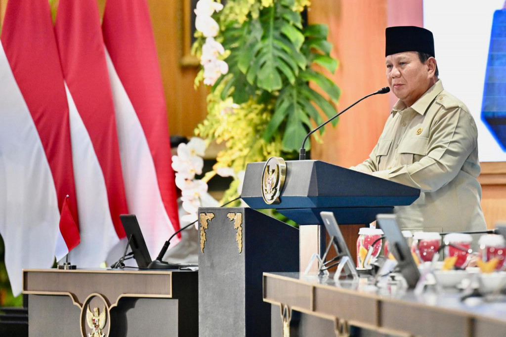 Dalam suasana hangat penuh keakraban saat berbuka, Presiden Prabowo dan para tokoh Islam tersebut juga memanfaatkan momen untuk berdialog mengenai berbagai isu aktual. 