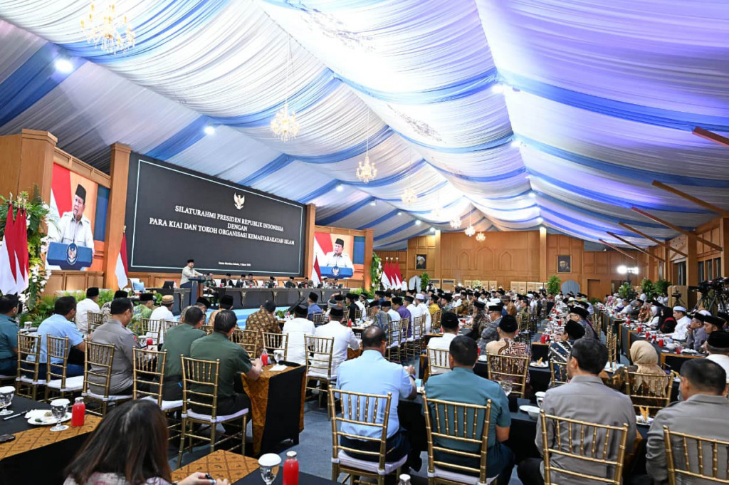 Dalam keterangannya, Ketua Umum MUI menyampaikan bahwa perkembangan situasi internasional saat ini menunjukkan adanya konflik dan ketegangan di berbagai kawasan dunia yang berpotensi memberikan dampak lebih luas. Oleh karena itu, Anwar menekankan pentingnya kewaspadaan sekaligus upaya menjaga keselamatan bangsa, negara, dan rakyat Indonesia. 