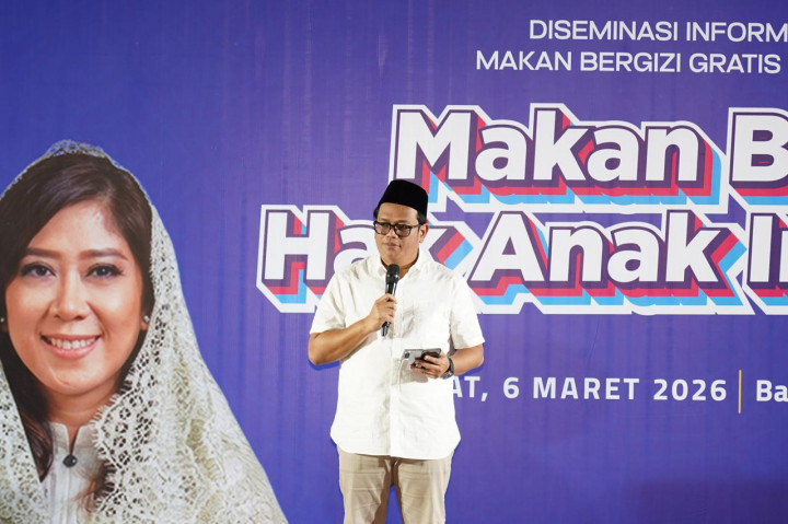 Kementerian Komunikasi dan Digital (Kemkomdigi) menggelar kegiatan Makan Bergizi Gratis (MBG) Goes to School di Pondok Pesantren Darul Falah, Cihampelas, Kabupaten Bandung Barat, Jumat, 6 Maret 2026. Kegiatan ini menjadi bagian dari upaya pemerintah membentuk Generasi Emas 2045 sekaligus menekan angka stunting di Jawa Barat.