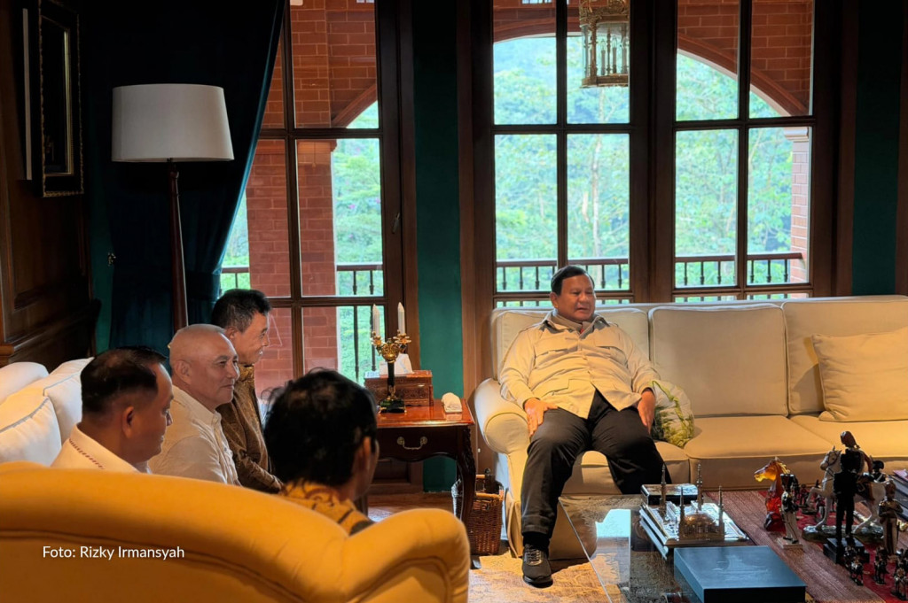 Sekretaris Kabinet Teddy Indra Wijaya dalam keterangan tertulisnya menyebut bahwa silaturahmi berlangsung di kediaman pribadi Presiden Prabowo di Hambalang, Bogor, pada Minggu, 8 Maret 2026.