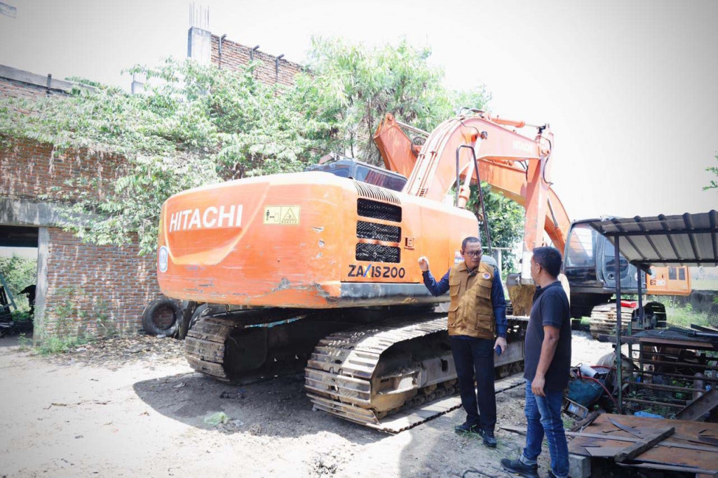 Sekretaris Badan Nasional Pengelola Perbatasan (BNPP) Komjen Pol. Makhruzi Rahman menunjukkan komitmen percepatan pemulihan wilayah terdampak banjir bandang di Aceh dengan meninjau langsung kondisi pascabencana di Kabupaten Pidie Jaya, Sabtu, 7 Maret 2026.