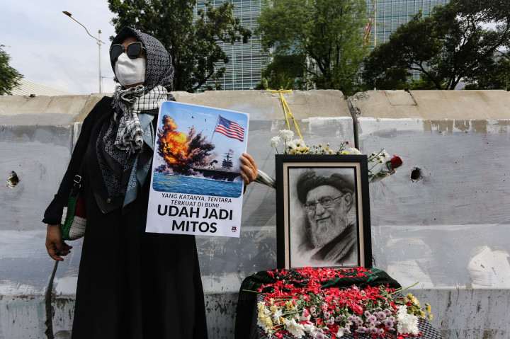 Dalam aksi tersebut, massa menyuarakan kecaman terhadap Amerika Serikat dan Israel yang dinilai melakukan agresi militer terhadap Iran serta melanggar kedaulatan negara tersebut. 