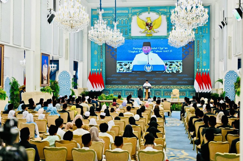 Presiden menambahkan bahwa menjaga perdamaian tidak hanya dilakukan melalui doa, tetapi juga melalui kerja keras untuk mewujudkan kesejahteraan dan keadilan bagi seluruh rakyat.