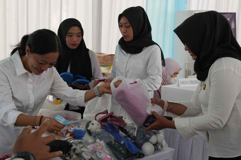 “Bazar ini menjadi kesempatan untuk memperkenalkan hasil karya Warga Binaan yang tak kalah saing Kita ingin menunjukkan melalui pembinaan di Pemasyarakatan, mereka mampu menghasilkan produk berkualitas dan bernilai jual,” ujar Direktur Jenderal Pemasyarakatan, Mashudi.