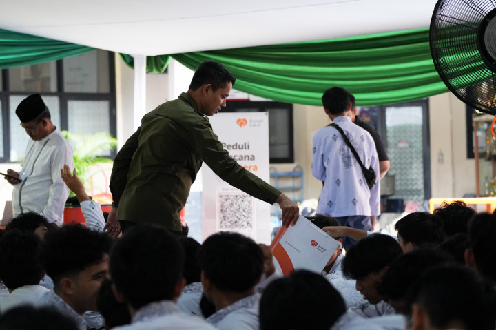 Program perdana Medcom Goes to School ini didukung oleh Kementerian Pendidikan Dasar dan Menengah, SMAN 34 Jakarta, dan Rumah Zakat. 