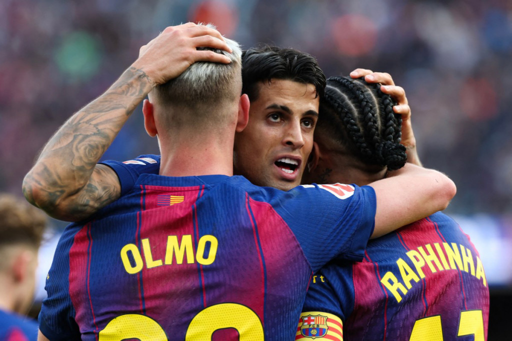 Barca berhasil menambah keunggulan mereka menjadi 5-1 setelah aksi individu Joao Cancelo diakhiri dengan sebuah gol ke gawang Sevilla pada menit 60.
