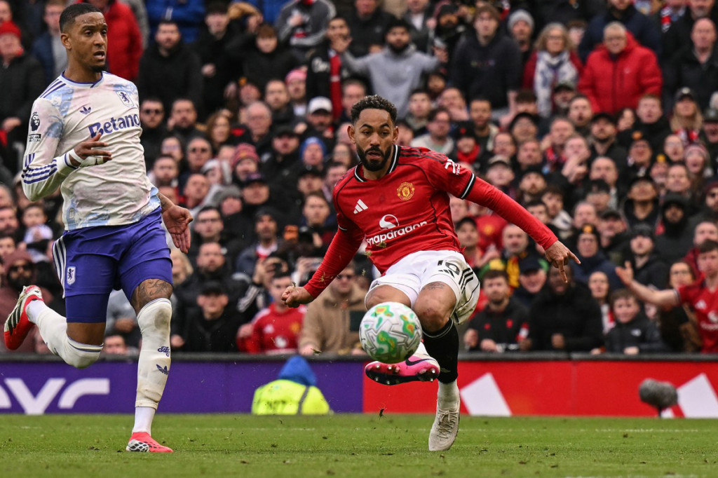 MU dapat merespon dengan baik dan berhasil kembali unggul setelah umpan dari Bruno Fernandes dapat dikonversikan menjadi gol oleh Matheus Cunha sehingga skor berubah menjadi 2-1 pada menit 71.