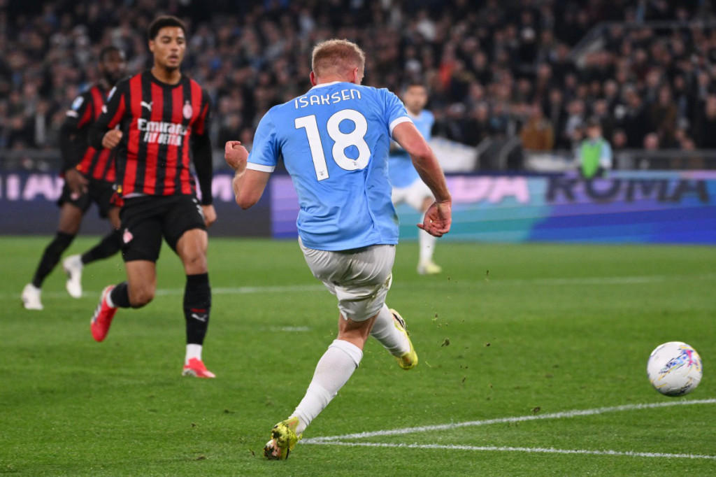 Pada pertandingan ini kemenangan Lazio atas AC Milan hadir berkat gol semata wayang Gustav Isaksen, demikian catatan Serie A.
