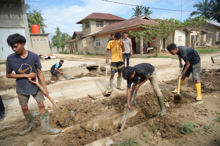 Ia menjelaskan, kehadirannya kembali di Aceh merupakan penugasan langsung Menteri Dalam Negeri Tito Karnavian selaku Kepala BNPP RI. Penugasan tersebut bertujuan untuk mempercepat proses pemulihan wilayah yang terdampak banjir bandang di Provinsi Aceh.