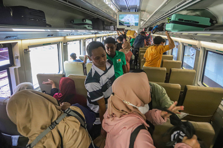 Pada H-6 Idulfitri, PT Kereta Api Indonesia (KAI) mencatat sebanyak 52.008 penumpang berangkat menggunakan kereta api jarak jauh dari berbagai stasiun di wilayah Daerah Operasi (Daop) 1 Jakarta. 
