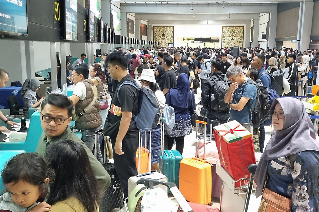 PT Angkasa Pura Indonesia atau InJourney Airport memperkirakan sebanyak 9,03 juta orang akan menggunakan transportasi udara melalui 37 bandara yang dikelola perusahaan itu pada arus mudik Lebaran tahun ini. 