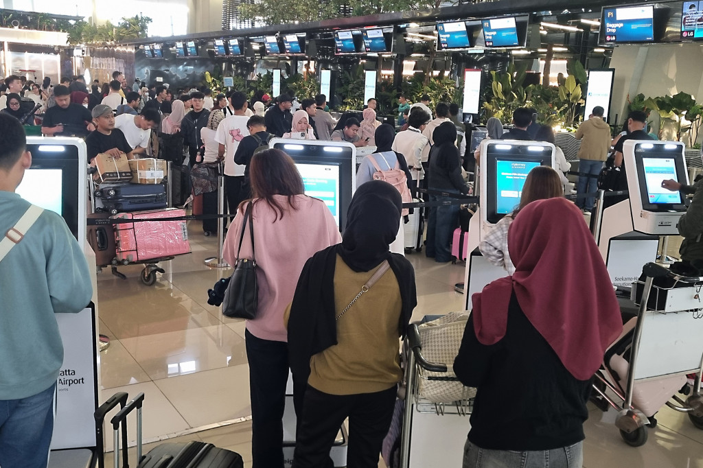 Angka itu naik 2 persen dibandingkan arus mudik Lebaran tahun 2025. Dari 37 bandar udara yang dikelola inJourney penyumbang penumpang terbanyak adalah Bandara Internasional Soekarno-Hatta yang diproyeksikan melayani sekitar 3,01 juta penumpang dan Bandar Udara Internasional I Gusti Ngurah Rai diperkirakan melayani sekitar 1,13 juta penumpang.