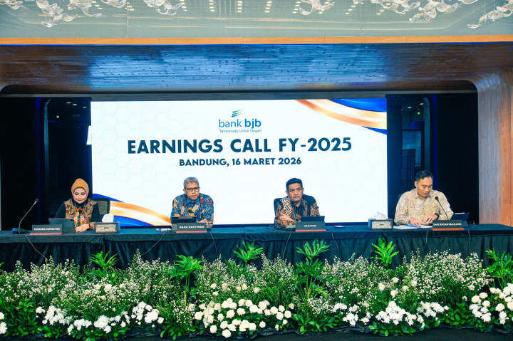 Kinerja keuangan bank bjb sepanjang tahun buku 2025 menunjukkan ketahanan di tengah dinamika ekonomi global dan domestik yang masih penuh tantangan. Stabilitas sistem keuangan domestik pada akhir 2025 relatif terjaga dan tetap kondusif bagi sektor perbankan, didukung oleh kebijakan fiskal dan moneter yang akomodatif, termasuk penurunan BI Rate yang mulai membuka ruang bagi pemulihan intermediasi perbankan.