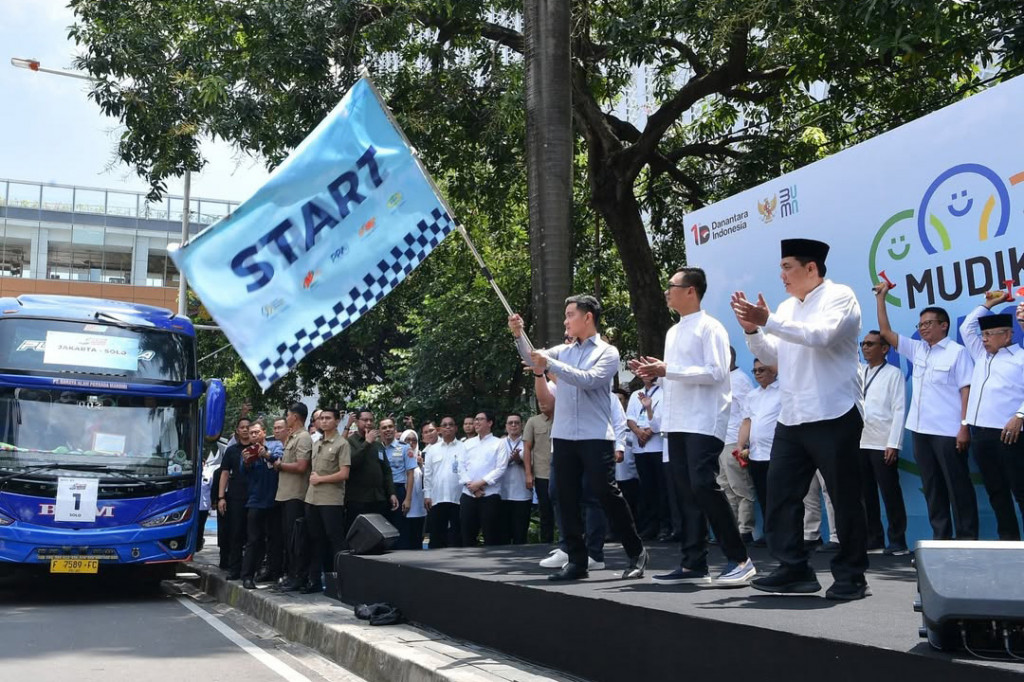Wapres juga menyampaikan pesan agar para pemudik berhati-hati selama perjalanan dan dapat tiba di tujuan dengan selamat.