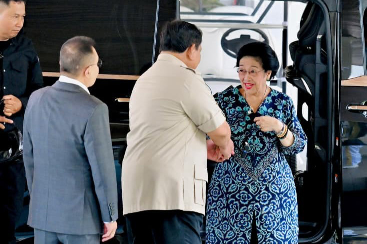 Menjelang Hari Raya Idulfitri 1447 Hijriah, Presiden Prabowo Subianto bersilaturahmi dengan Presiden ke-5 Republik Indonesia Megawati Soekarnoputri di Istana Merdeka, Jakarta, Kamis, 19 Maret 2026. Hal tersebut diungkapkan Sekretaris Kabinet (Seskab) Teddy Indra Wijaya dalam keterangan tertulisnya.
