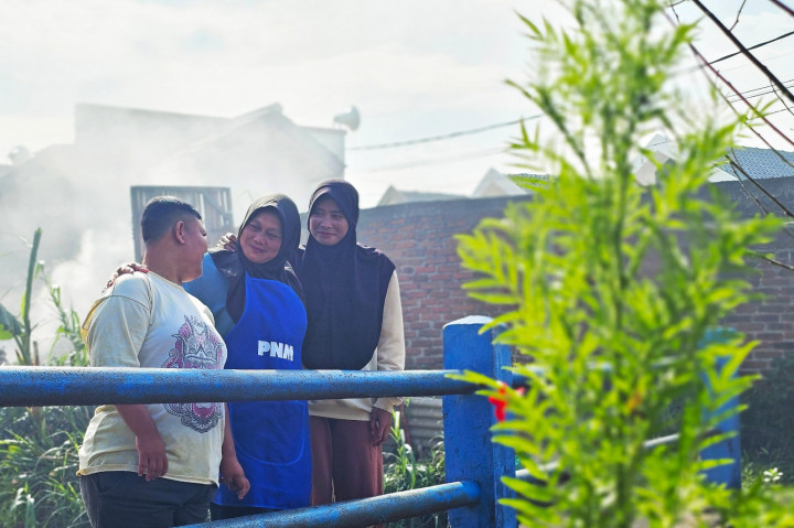 Keterbatasan fisik kerap dianggap sebagai hambatan. Namun bagi Ibu Irma, nasabah PNM Mekaar di Gunungleutik, Kecamatan Ciparay, Kabupaten Bandung, kondisi tersebut bukan menjadi batas akhir perjuangan.