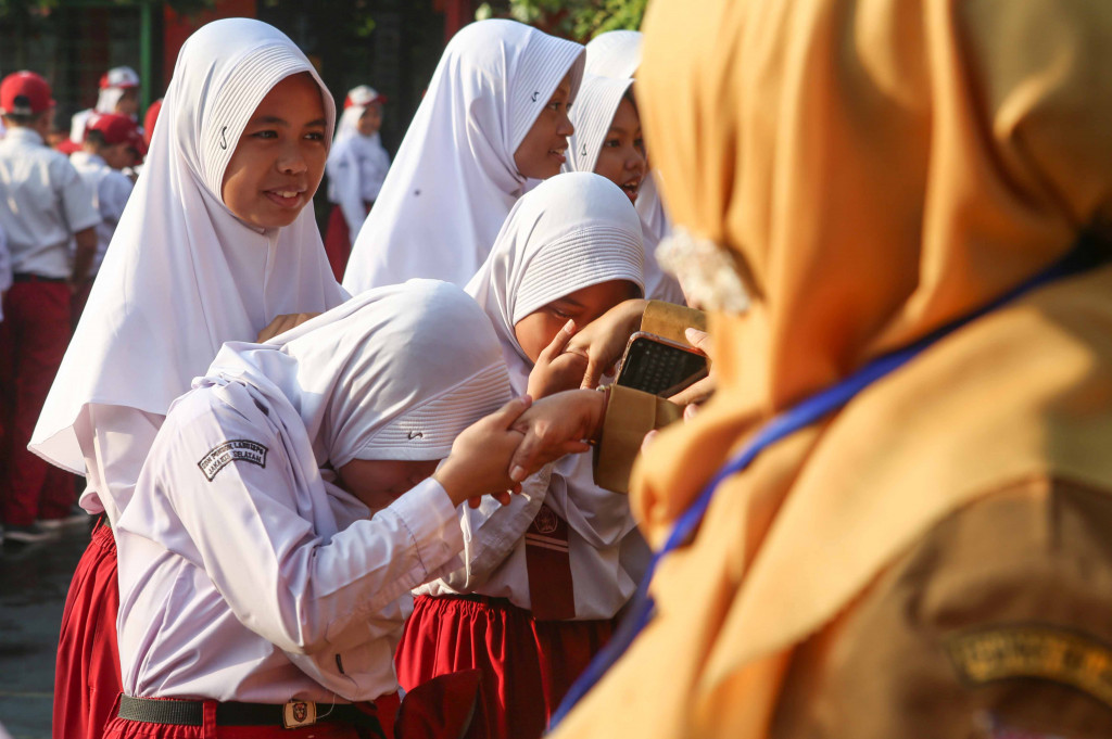 Tradisi halal bihalal ini digelar pada hari pertama masuk sekolah setelah libur Hari Raya Idul Fitri 1447 Hijriah. 