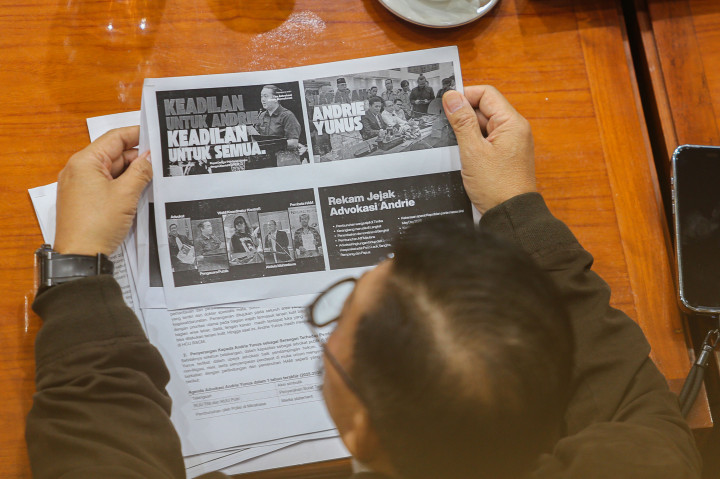 Kontras dan tim hukum Andrie Yunus meminta tersangka disidangkan di peradilan umum dan/atau peradilan koneksitas.