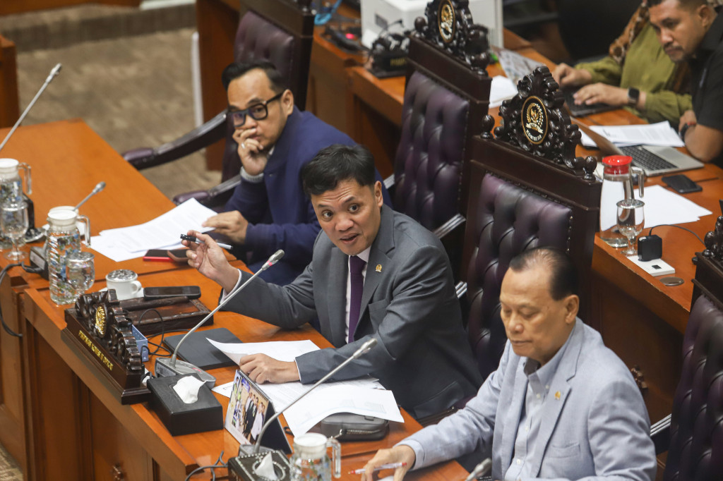 Ketua Komisi III DPR RI Habiburokhman memimpin rapat dengar pendapat umum (RDPU) bersama Polri, Kontras, dan Tim Advokasi Koalisi Masyarakat Sipil di Kompleks Parlemen, Senayan, Jakarta, Selasa, 31 Maret 2026.