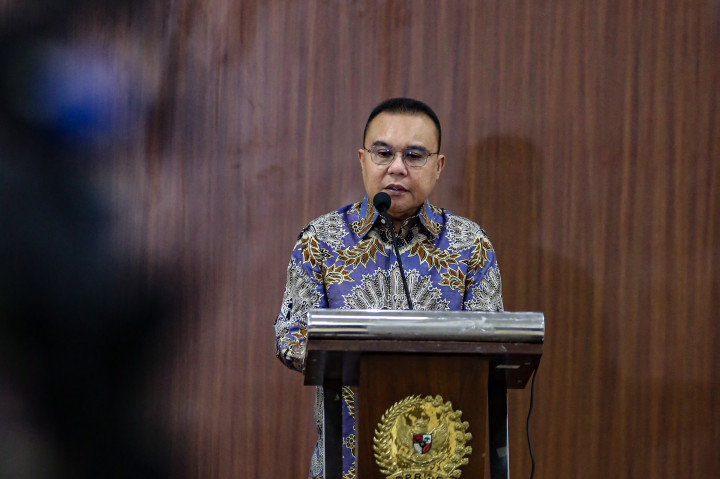 Wakil Ketua DPR RI Sufmi Dasco Ahmad menyampaikan keterangan pers terkait beredarnya isu kenaikan harga BBM pada 1 April di Komples Parlemen, Senayan Jakarta, Selasa, 31 Maret 2026. 