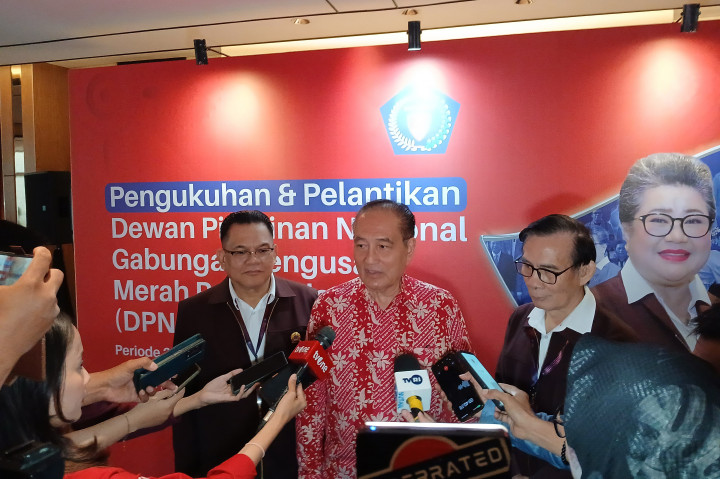 Theo menilai pelaku usaha harus terus mengembangkan bisnisnya, sejalan dengan kebijakan nasional yang tengah disiapkan pemerintah.