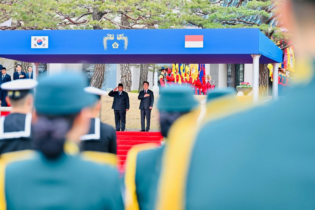 Upacara berlangsung khidmat dan penuh penghormatan, mencerminkan makin eratnya hubungan kedua negara.
