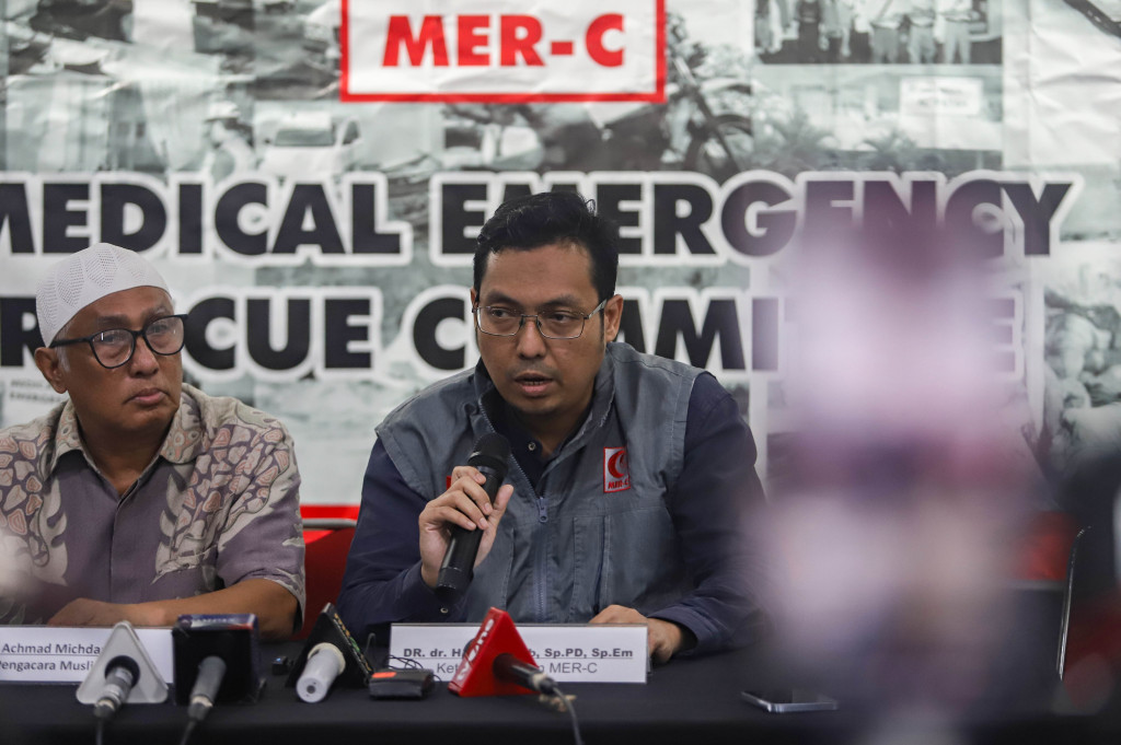 Konferensi pers tersebut membahas gugurnya tiga personel TNI yang tergabung dalam pasukan penjaga perdamaian PBB, United Nations Interim Force in Lebanon (UNIFIL), di Lebanon.