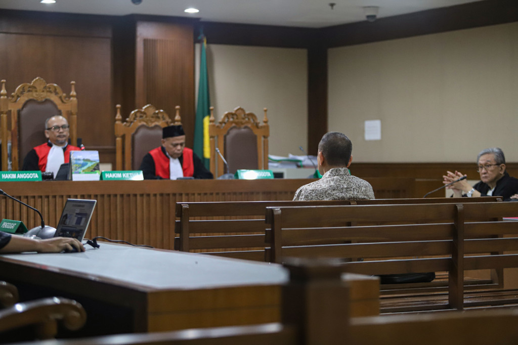 Majelis hakim memvonis lima tahun penjara, denda Rp500 juta subsider 140 hari kurungan, serta uang pengganti Rp137,1 miliar subsider tiga tahun penjara.