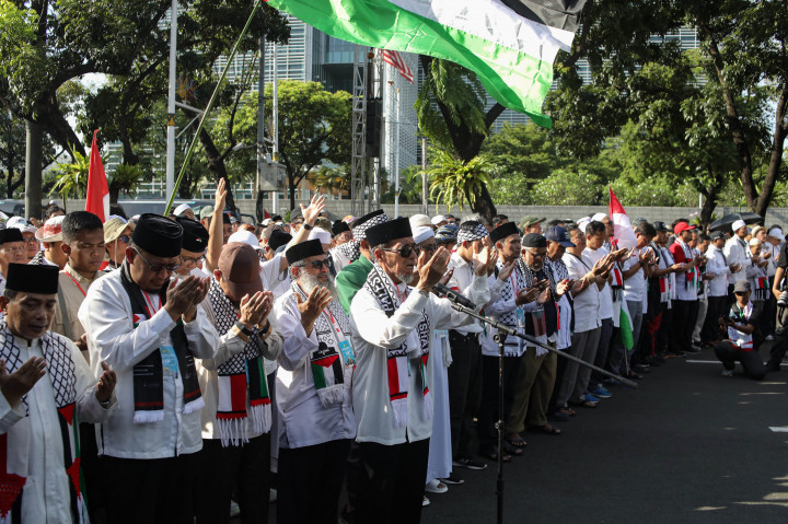 Ketiganya, yakni Mayor Infanteri Anumerta Zulmi Aditya Iskandar, Sersan Kepala Anumerta Muhammad Nur Ichwan, dan Kopral Dua Anumerta Farizal Rhomadhon, gugur dalam misi perdamaian United Nations Interim Force in Lebanon (UNIFIL) di Lebanon Selatan.