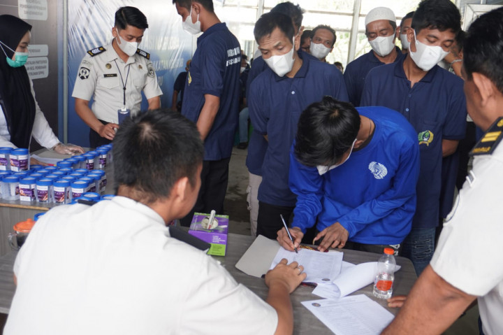 Turut hadir dalam kegiatan ini sebanyak 3 personel dari Polsek Cempaka Polres Banjarbaru, 3 personel dari Koramil 1006-07 Banjarbaru, serta 4 personel dari BNN Kota Banjarbaru.