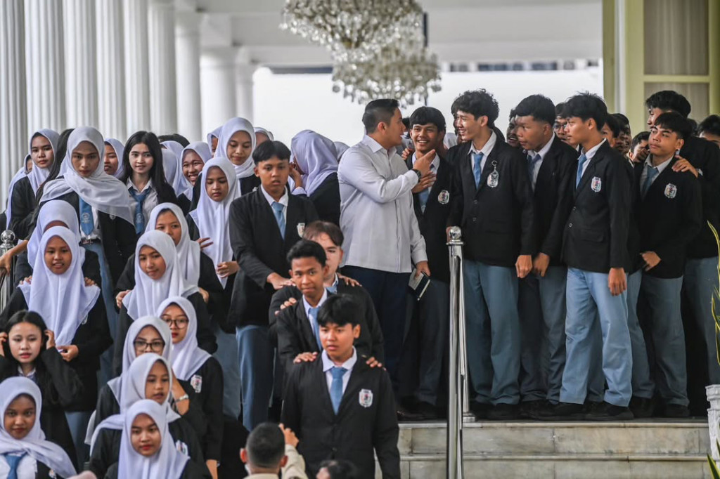 Siswa SMKN 19 Jakarta antusias saat mengunjungi Istana Kepresidenan, Jakarta, Selasa, 7 April 2026 yang menjadi pengalaman perdana mereka menginjakkan kaki di kawasan tersebut.