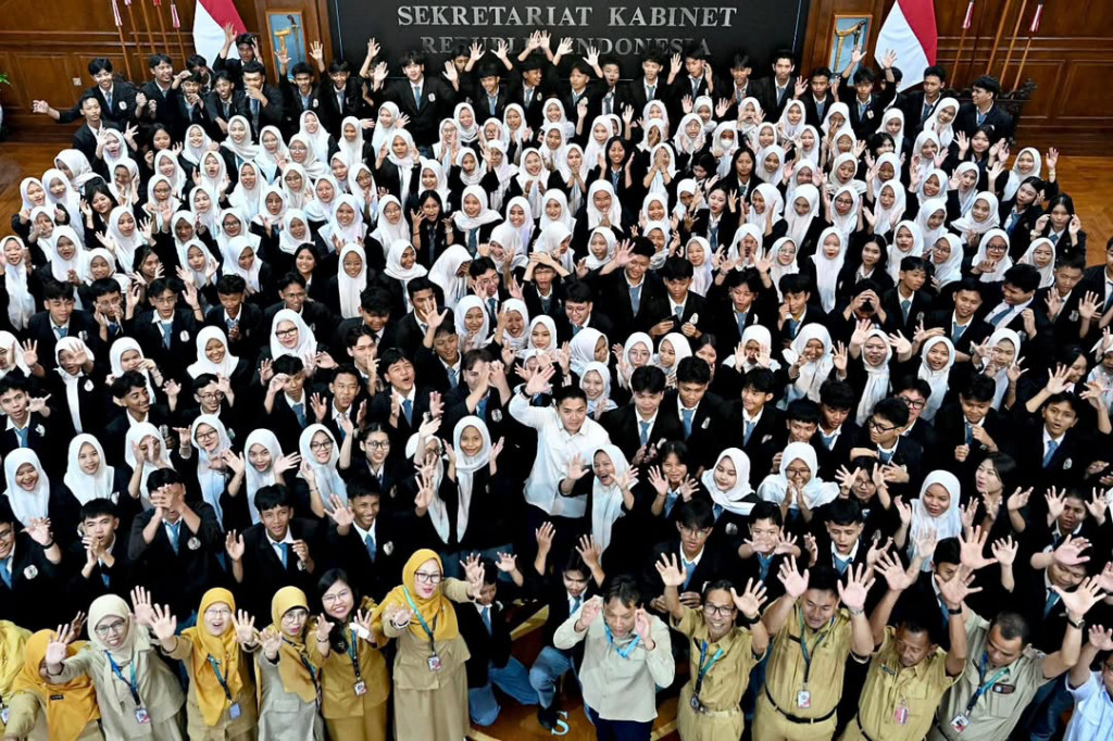 Diketahui, Istana Kepresidenan dibuka untuk kunjungan anak-anak sekolah atas instruksi Presiden Prabowo Subianto guna mengenalkan lingkungan pemerintahan kepada generasi muda.