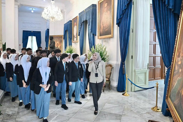 Dalam kegiatan itu, para siswa juga mendapatkan materi terkait birokrasi pemerintahan serta penayangan mengenai kebijakan publik.