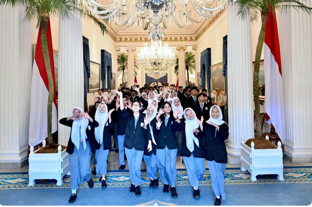 Siswa juga mengikuti sesi tanya jawab yang membahas penyampaian aspirasi kepada pemerintah, termasuk kendala yang dihadapi dalam menyalurkan aspirasi.