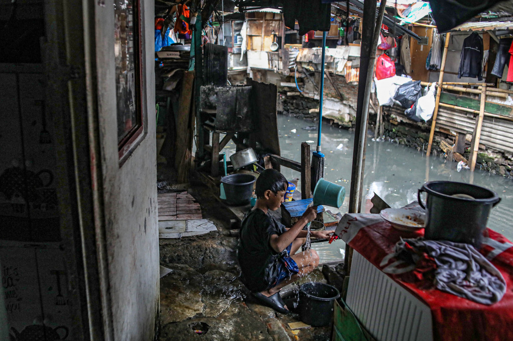 Tingginya kepadatan ini dipengaruhi peran Jakarta sebagai pusat pemerintahan, ekonomi, dan bisnis nasional.