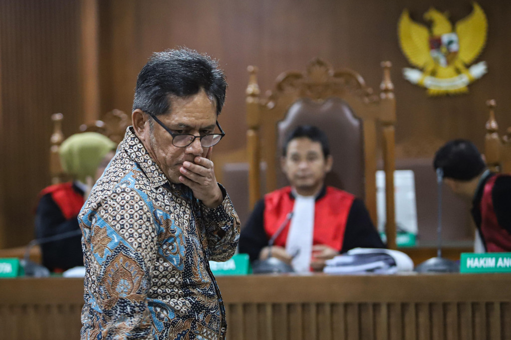 Terdakwa Dicky Yuana Rady diborgol petugas seusai menjalani sidang vonis kasus dugaan menerimas suap izin pemanfaatan kawasan hutan di Pengadilan Tipikor, Jakarta, Kamis, 9 April 2026. 