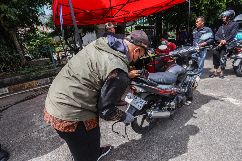 Kegiatan ini menyasar kendaraan roda dua dan roda empat sebagai bagian dari upaya pengendalian pencemaran udara di ibu kota. 